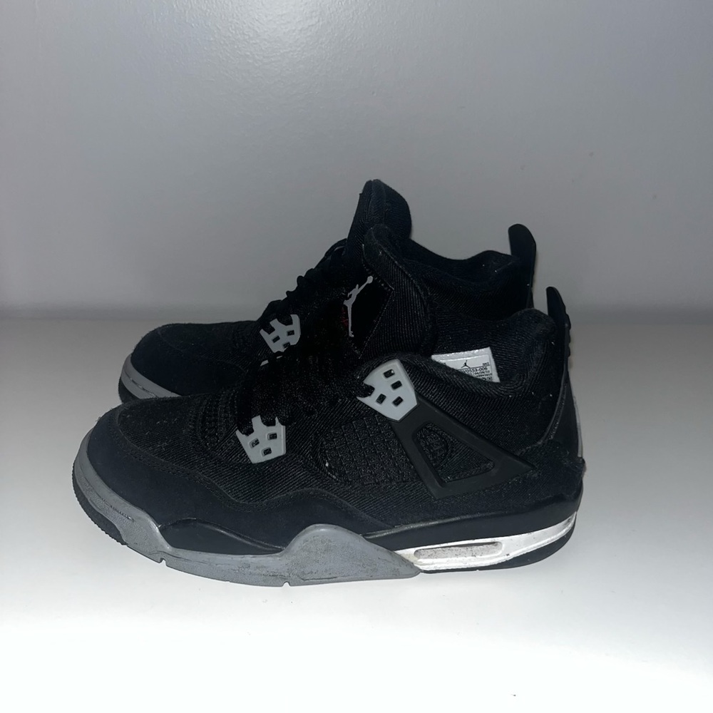 black canvas jordan 4